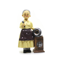 Şarkı Söyleyen Nine   Biblo